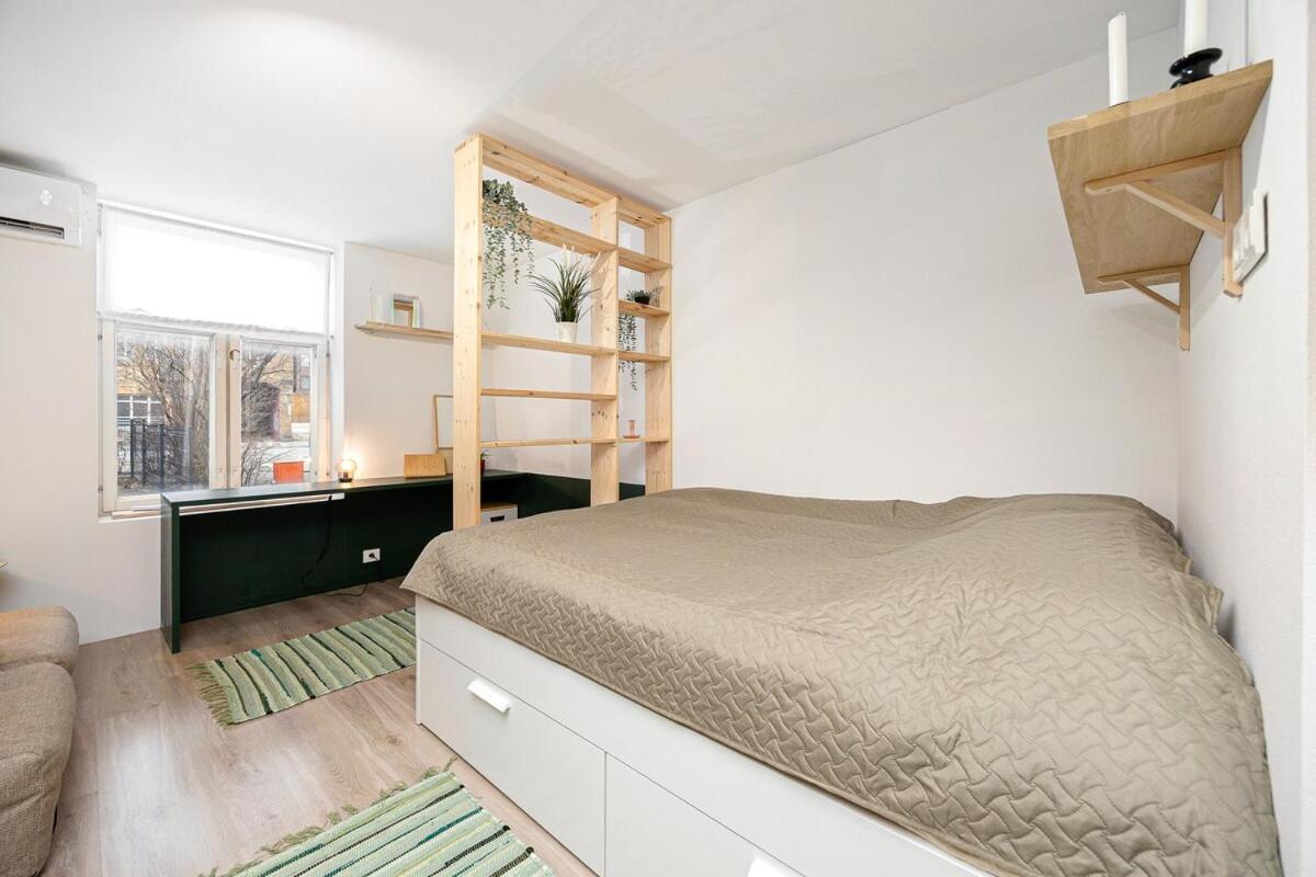 Cozy With Free Parking In The Centre Korter